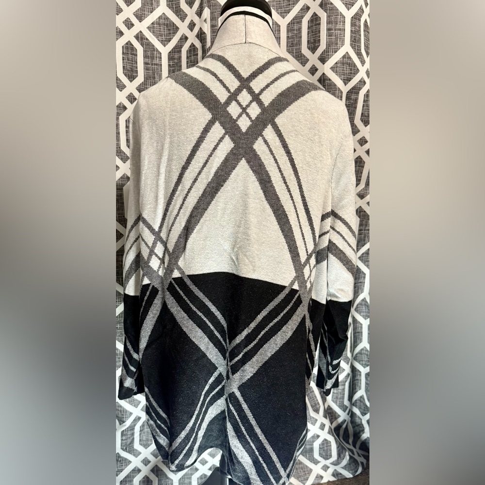 Nipon Boutique Monochrome Knit Cardigan - Picture 2 of 3